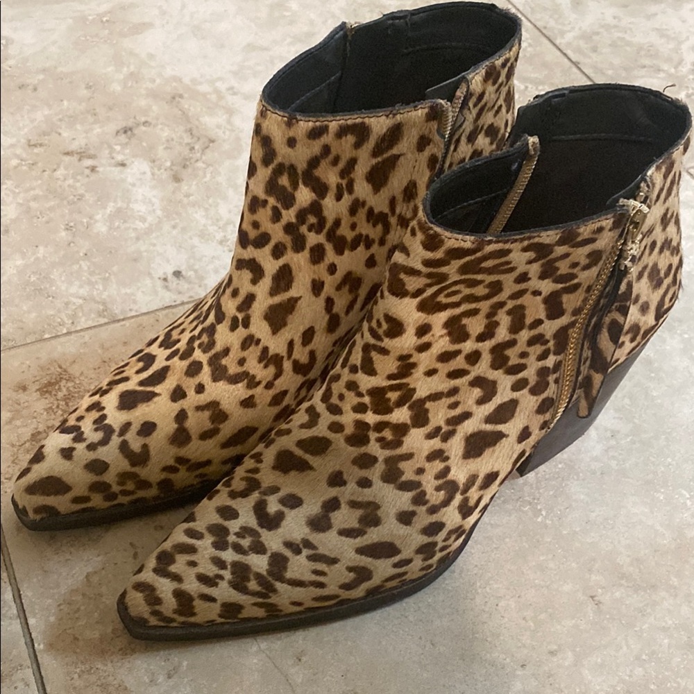 Sam Edelman Leather Ankle Booties with Western Flair Size 9